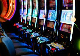 Antarmuka aplikasi majapahit4d menampilkan meja dealer langsung dan menu permainan sportsbook